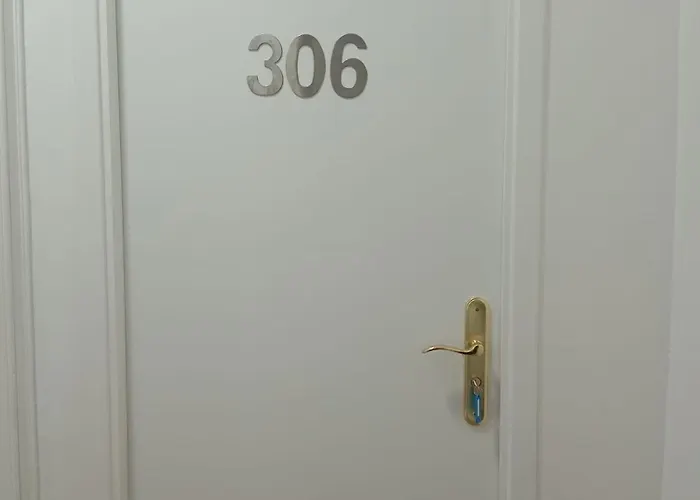 Apartamento Bernardim Ribeiro - 3ª Andar Rum i privatbostad *