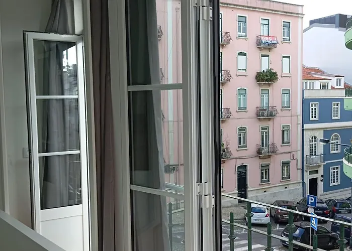 Apartamento Bernardim Ribeiro - 3ª Andar *