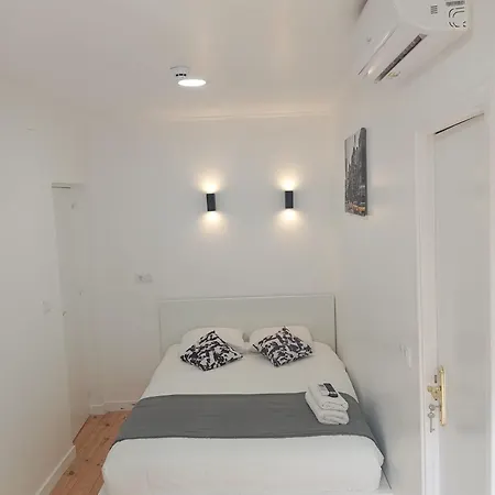 Apartamento Bernardim Ribeiro - 3ª Andar * Лиссабон