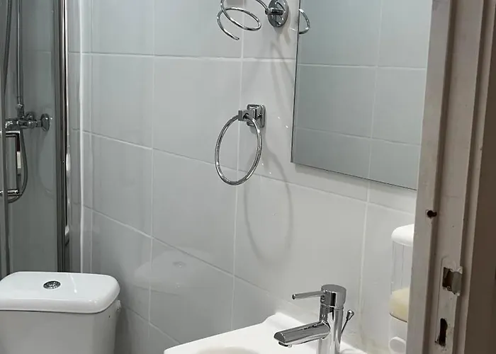 Apartamento Bernardim Ribeiro - 3ª Andar Проживание в семье *